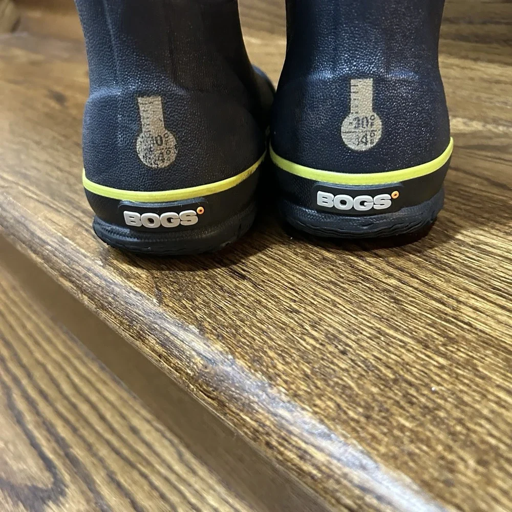 BOGS  Classic High Waterproof Rain Boot Shoes Youth Boy's Black Size 11 Child